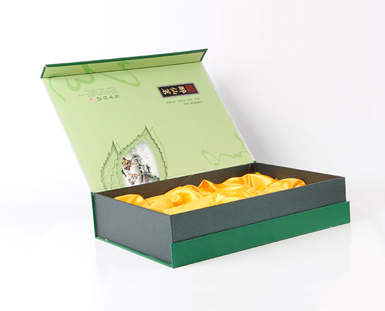 色丁布內(nèi)襯的綠茶包裝盒 色丁布內(nèi)襯的綠茶包裝盒