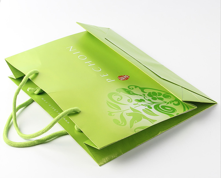 手提紙袋合版印刷與專(zhuān)版印刷的區(qū)別 手提紙袋合版印刷與專(zhuān)版印刷的區(qū)別