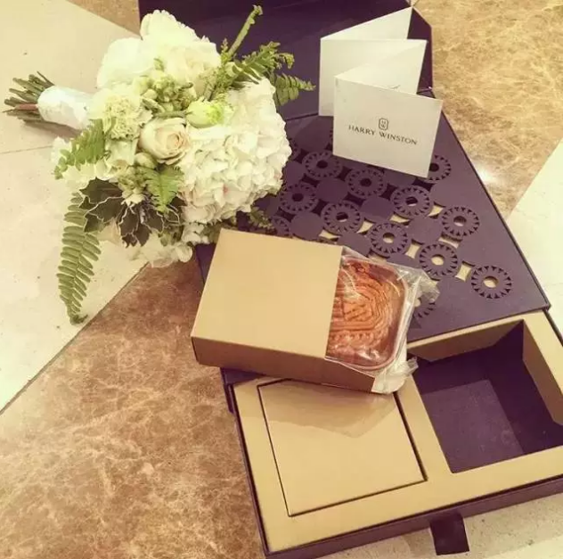 月餅包裝紙盒定做-廣州駿業(yè)包裝實(shí)業(yè)有限公司 月餅包裝紙盒定做