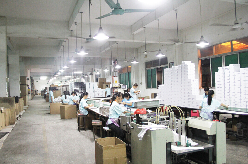 駿業(yè)包裝專業(yè)的技術(shù)人員 駿業(yè)包裝專業(yè)的技術(shù)人員