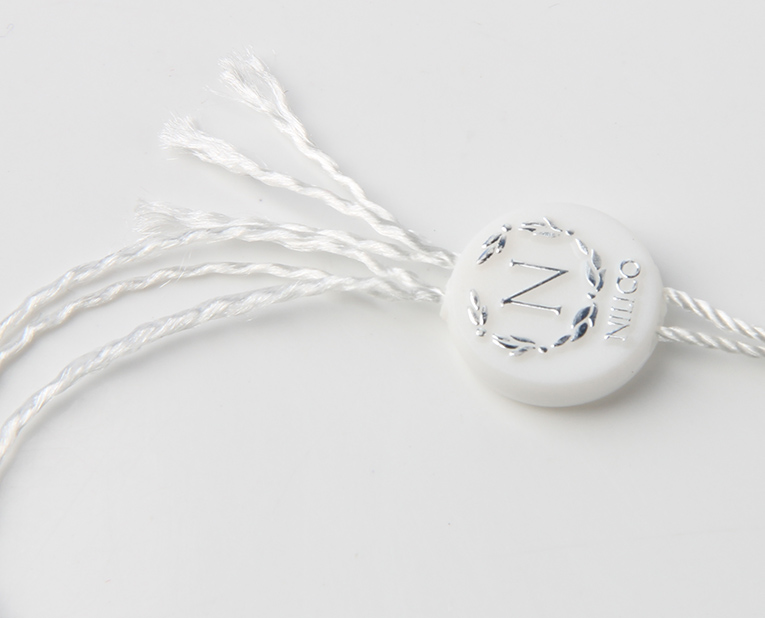 服裝吊牌定制服務(wù)選廣州駿業(yè)包裝 服裝吊牌定制服務(wù)選廣州駿業(yè)包裝