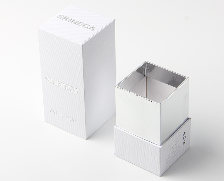 香水精裝盒廠家?guī)惚鎰e真假白紙板！