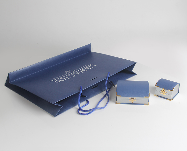 廣東禮品袋定做的覆膜工藝迎來(lái)綠色！