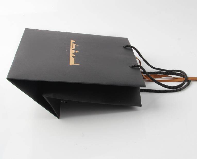 當(dāng)印品出現(xiàn)了劃痕皮具紙袋工廠是怎么一一排查出原因的？