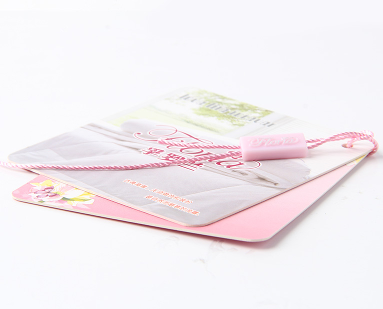 t恤吊牌在定做中，挑戰(zhàn)著色力的中性灰