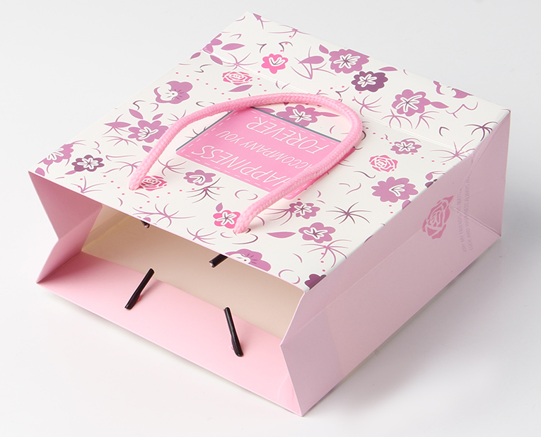 專業(yè)的高檔和雜亂的高檔決定紙袋訂做的成本，別問為什么