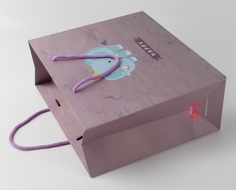 化妝品禮品袋嘗試在冬天用夏天的光油訂制，結(jié)果無(wú)奈