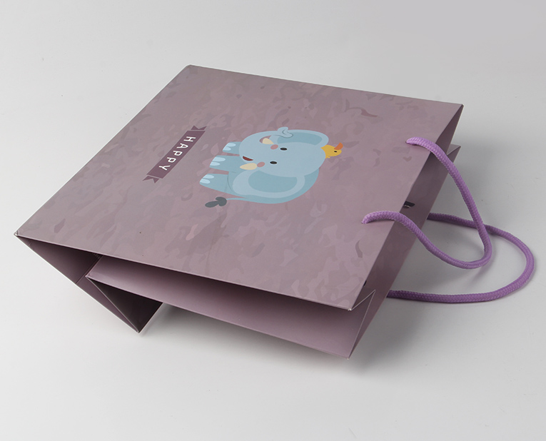 化妝品禮品袋嘗試在冬天用夏天的光油訂制，結(jié)果無(wú)奈