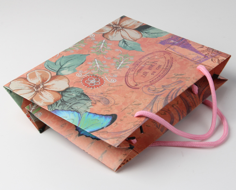 發(fā)改委實(shí)錘塑料垃圾，對化妝品禮品袋工廠來說，紙質(zhì)將取代