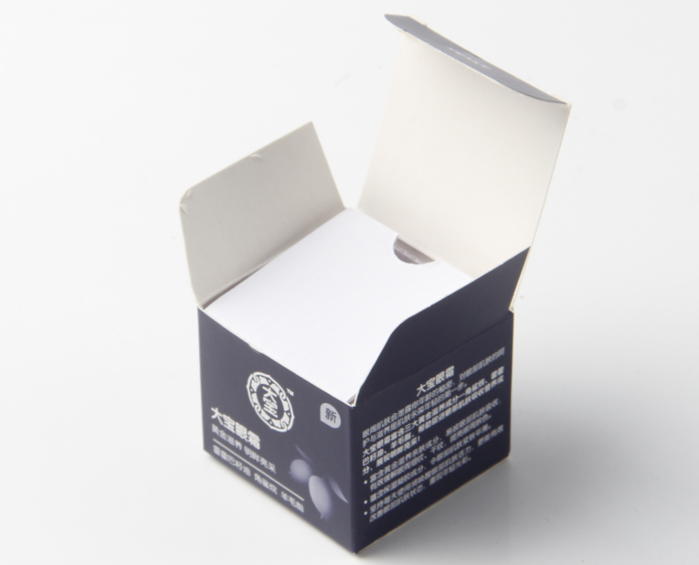 化妝品盒廠家的老師傅，為了讓工人早點放假，放出大招解決飛墨