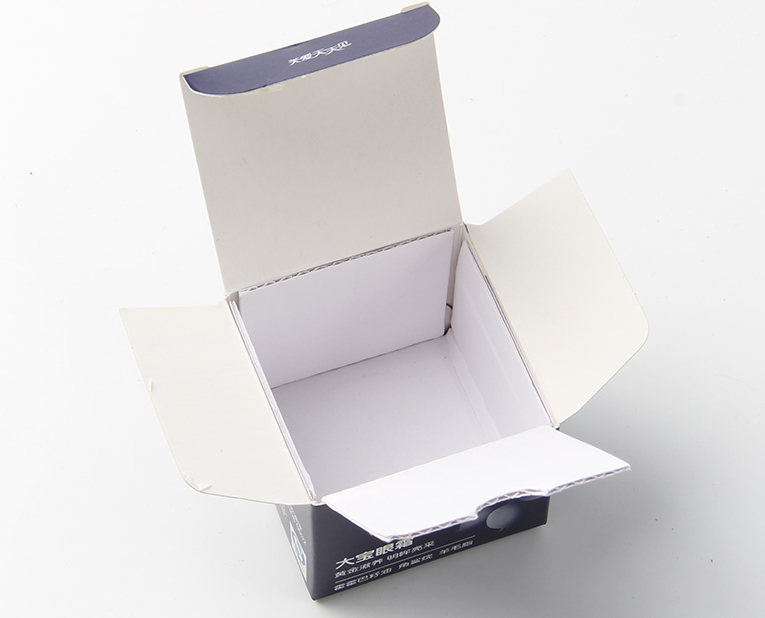 化妝品盒廠家的老師傅，為了讓工人早點放假，放出大招解決飛墨