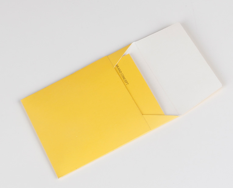 大批量的吊牌顏色迥異？探究衣服紙牌廠意味深長(zhǎng)的秘密