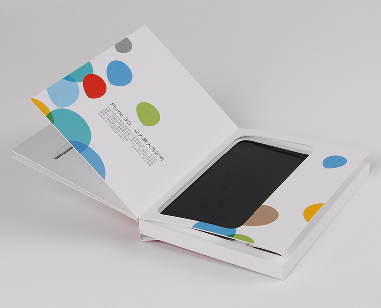 在手機包裝盒中體現(xiàn)翻書感覺 在手機包裝盒中體現(xiàn)翻書感覺