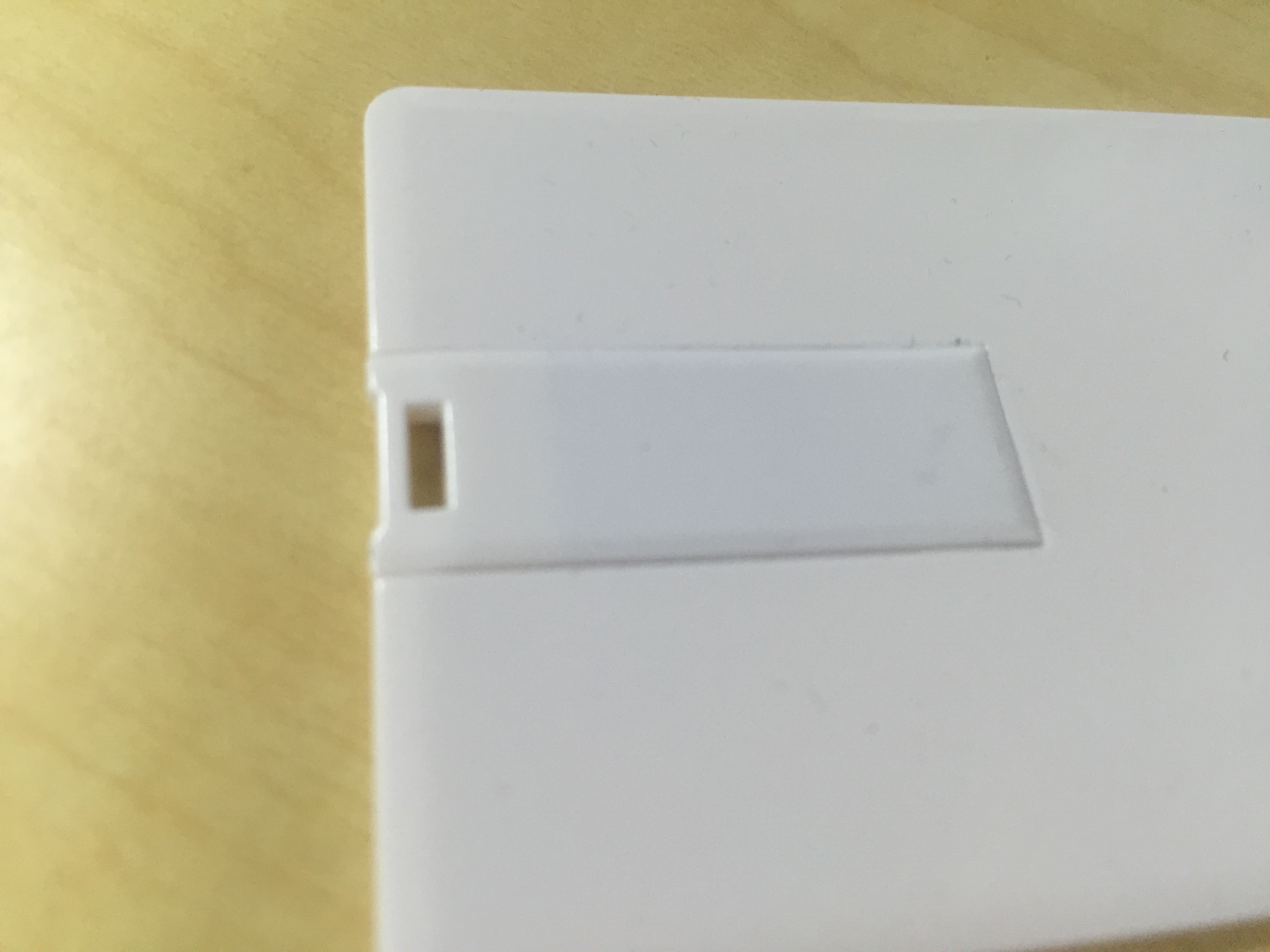 因?yàn)閮?nèi)衣吊牌標(biāo)簽用pvc還是傳統(tǒng)紙牌訂做問題，成了尬聊