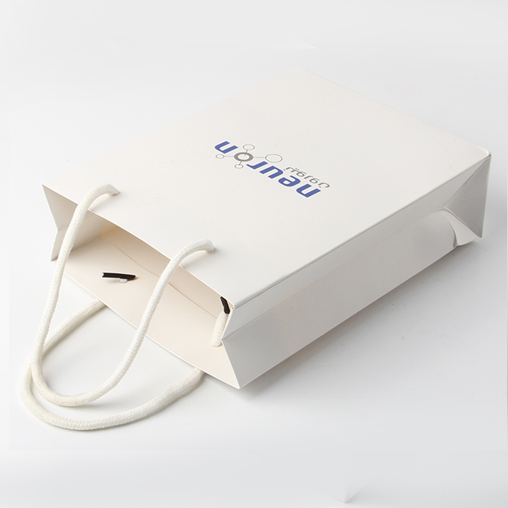 一張紙?bào)w現(xiàn)電子產(chǎn)品禮品袋廠家是否合格 一張紙?bào)w現(xiàn)電子產(chǎn)品禮品袋廠家是否合格