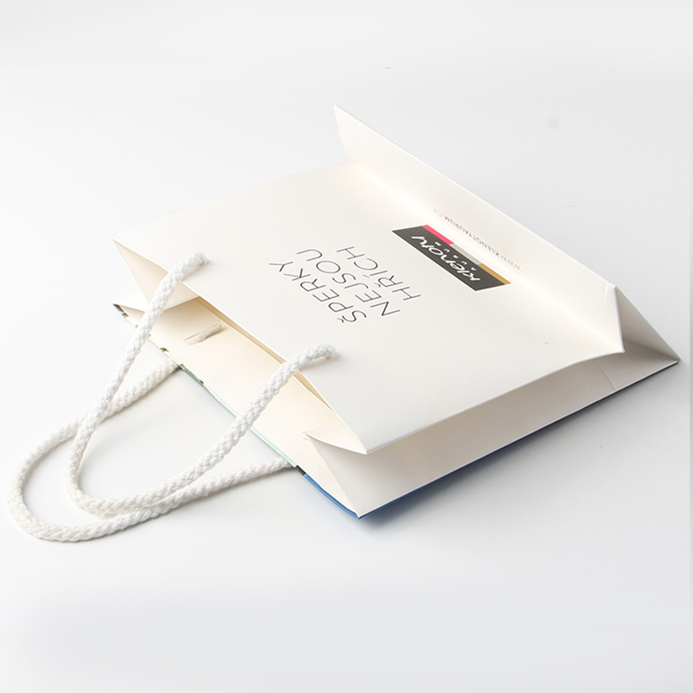 為什么用大貨標(biāo)準(zhǔn)決定服裝禮品袋定做的參數(shù)而不是數(shù)碼打樣 為什么用大貨標(biāo)準(zhǔn)決定服裝禮品袋定做的參數(shù)而不是數(shù)碼打樣