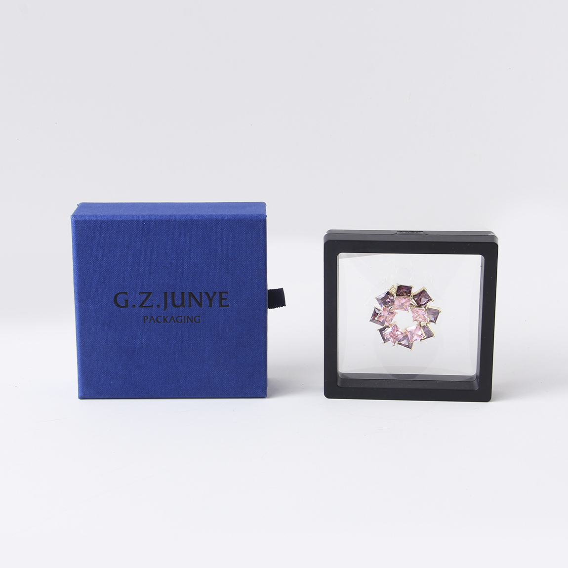 紙質(zhì)珠寶包裝盒會有哪些生產(chǎn)上的細節(jié)需要注意？