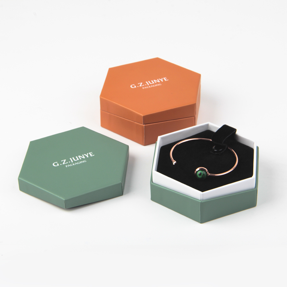 有實(shí)力的六角紙盒工廠具備什么特征 有實(shí)力的六角紙盒工廠具備什么特征